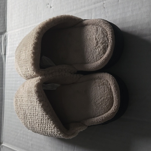 ISO Spa by Isotoner Women’s slippers Size 7 - Picture 3 of 8